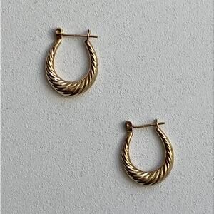 Vintage 14K Solid Yellow Gold Oval Ribbed Hoop Earrings